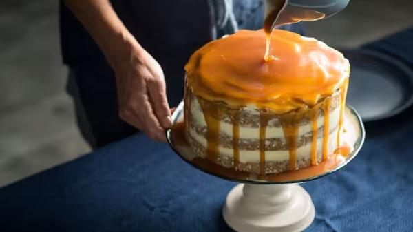 طرز تهیه سس براق فرانسوی برای روکش کیک مناسب قنادان