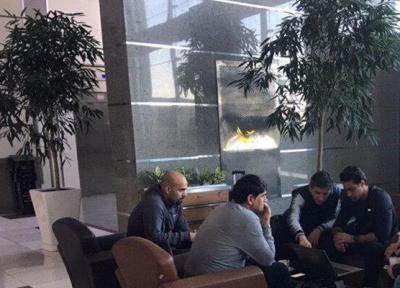 عکس ، جلسه فرهاد مجیدی و دستیارانش در فرودگاه