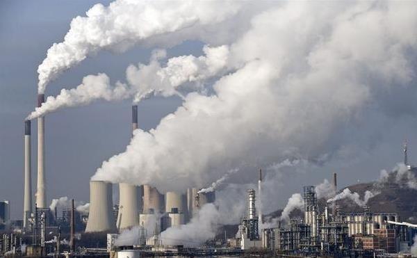 صنایع و نیروگاه ها عامل اصلی آلودگی هوا هستند
