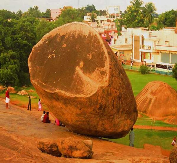 تور بمبئی: کریشنا، سنگ عجیبی در هند که قوانین فیزیک را نقض نموده است!